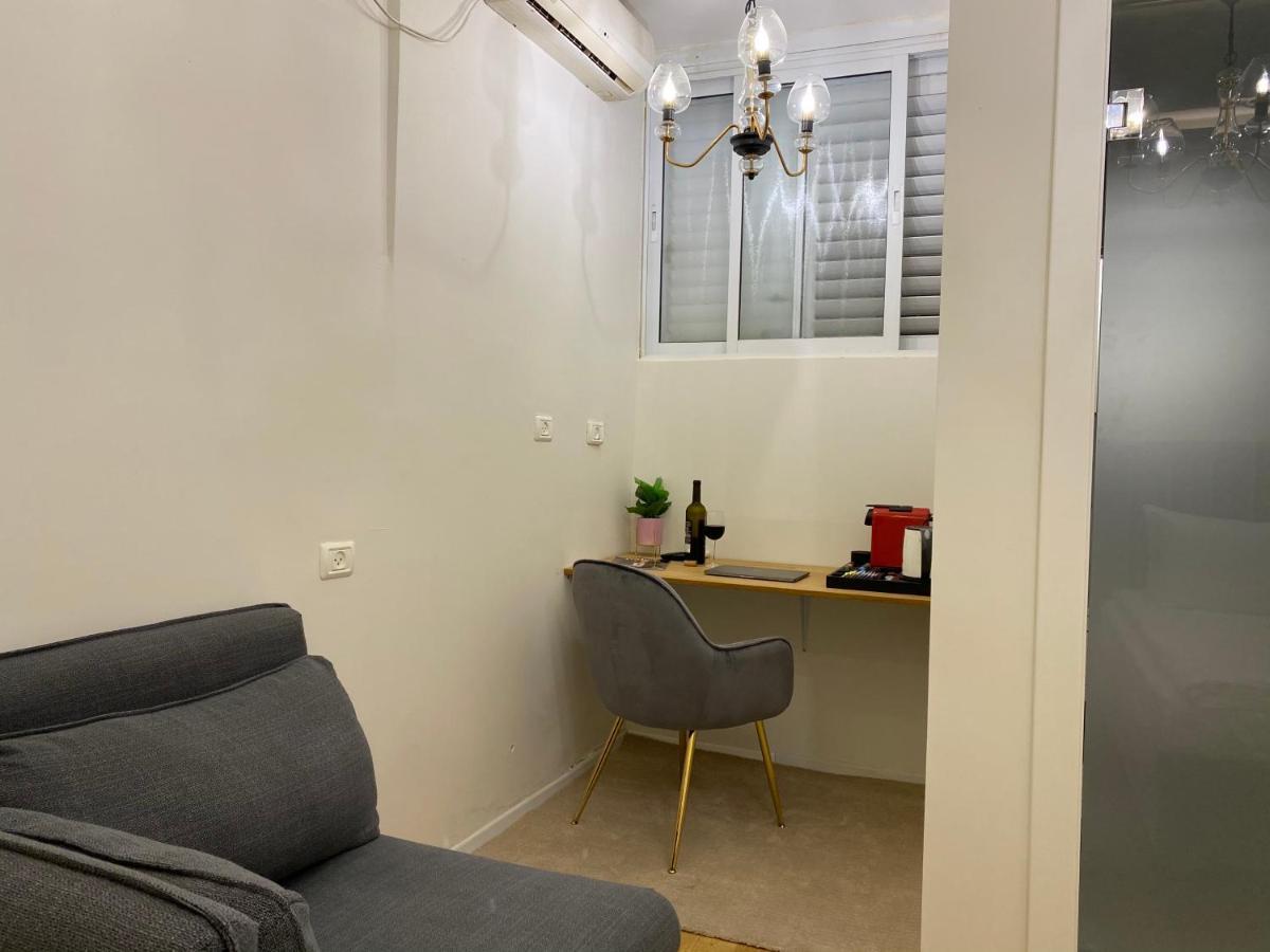 Rothschild Room Petach Tikva Экстерьер фото